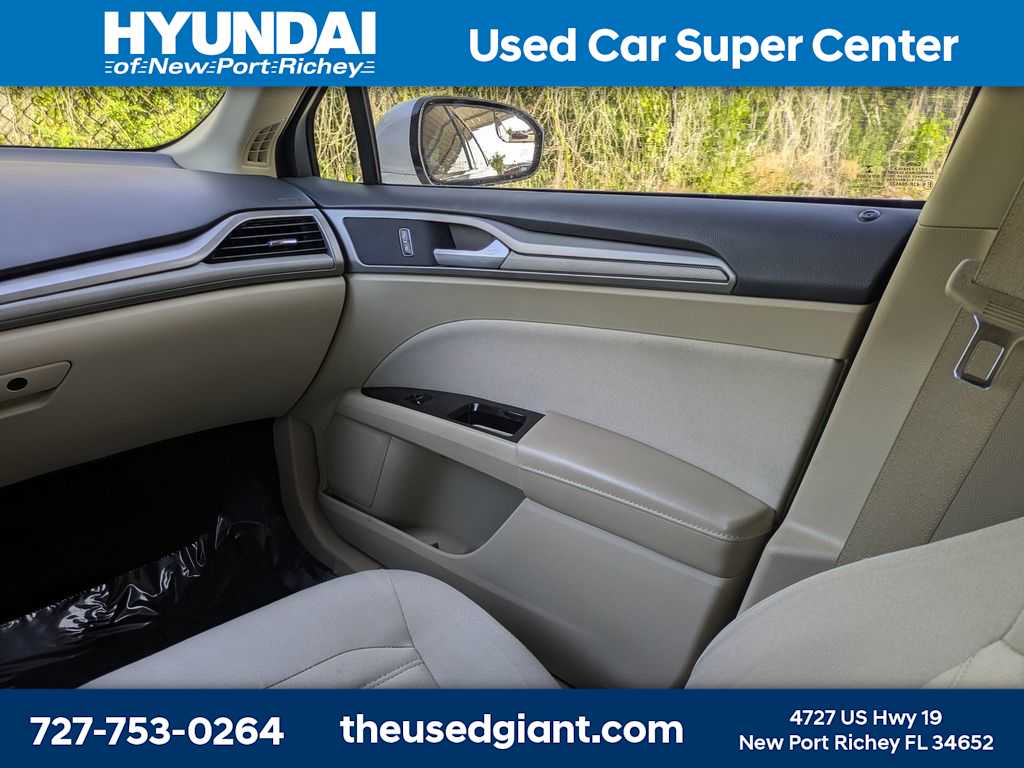 Thumbnail: 2014 Ford Fusion - 18