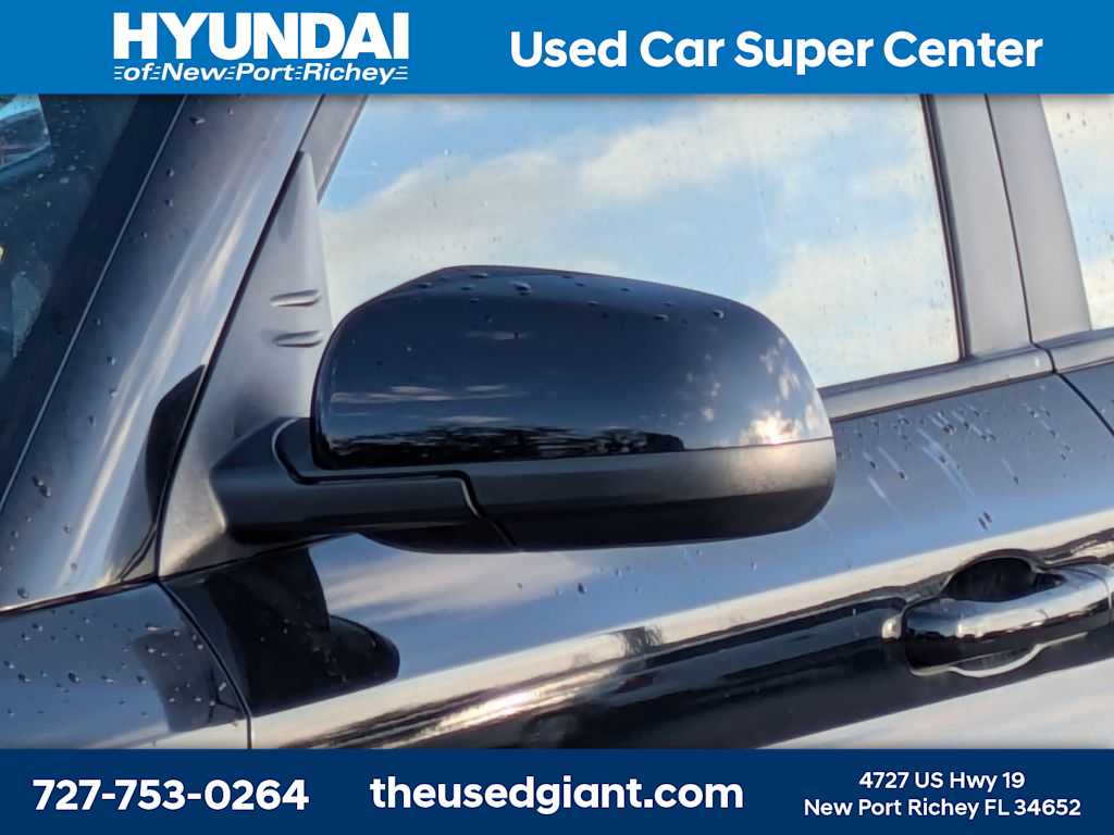 Thumbnail: 2023 Hyundai Venue - 11