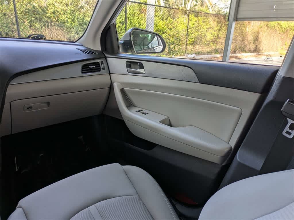 Thumbnail: 2019 Hyundai Sonata - 18