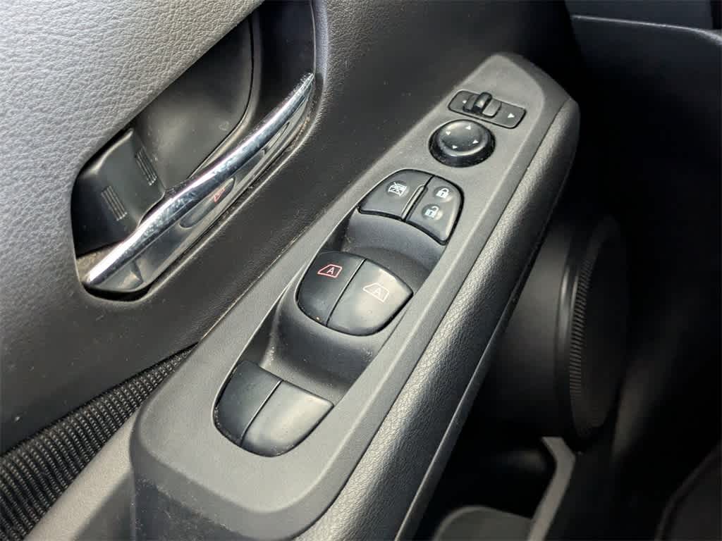 Thumbnail: 2021 Nissan Kicks - 24