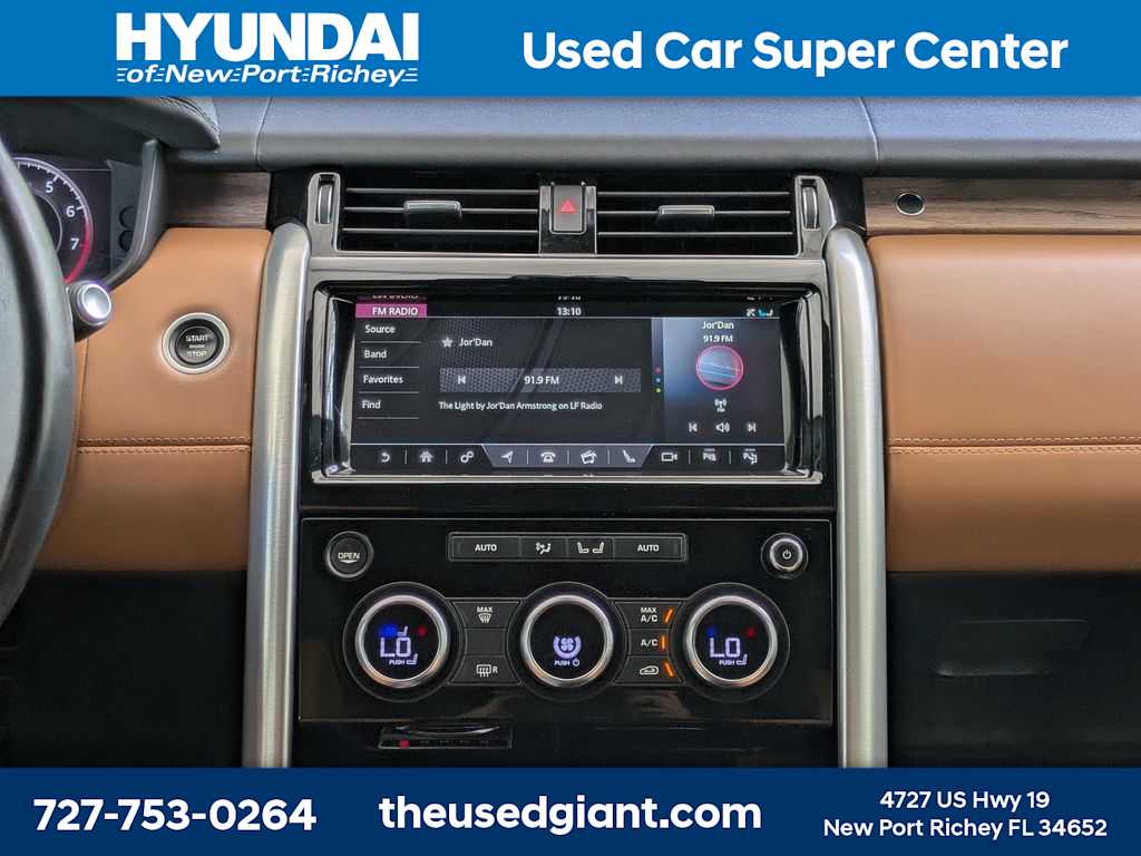 Thumbnail: 2018 Land Rover Discovery - 25