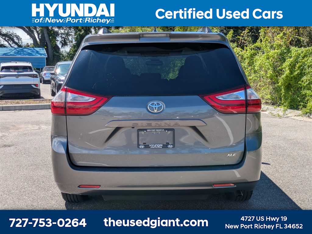 Thumbnail: 2018 Toyota Sienna - 4