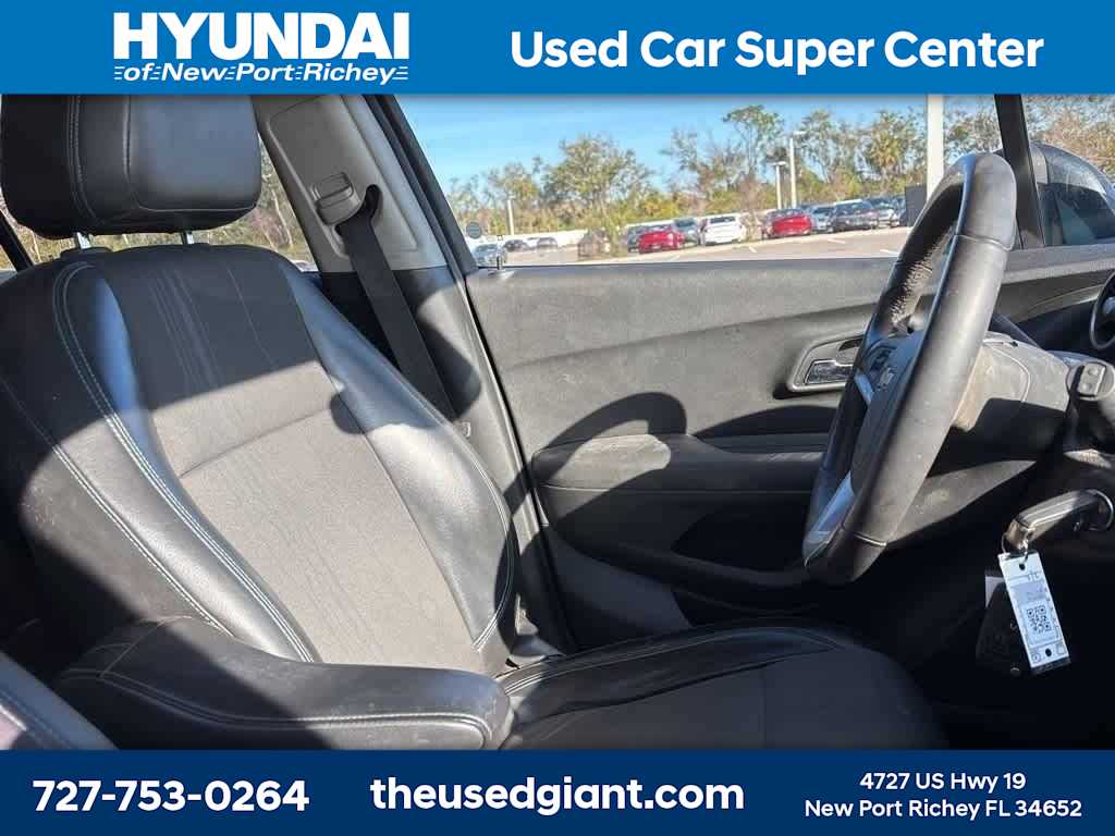 Thumbnail: 2016 Chevrolet Trax - 8