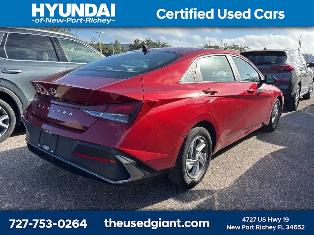Thumbnail: 2024 Hyundai Elantra - 3
