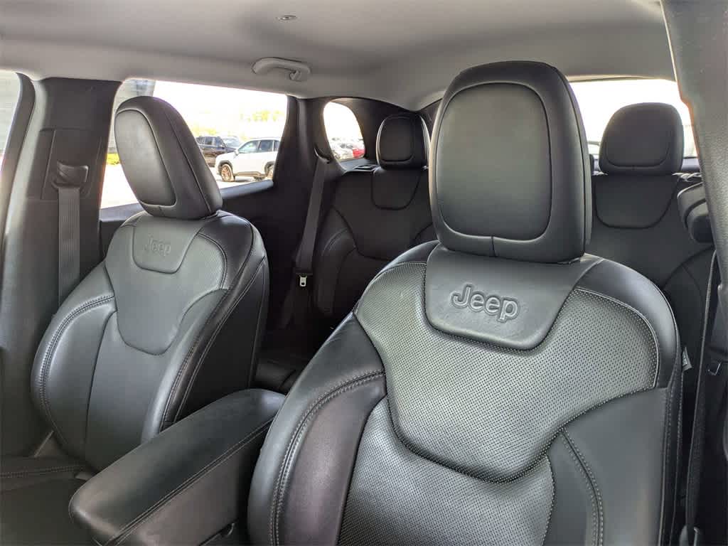 Thumbnail: 2019 Jeep Cherokee - 7