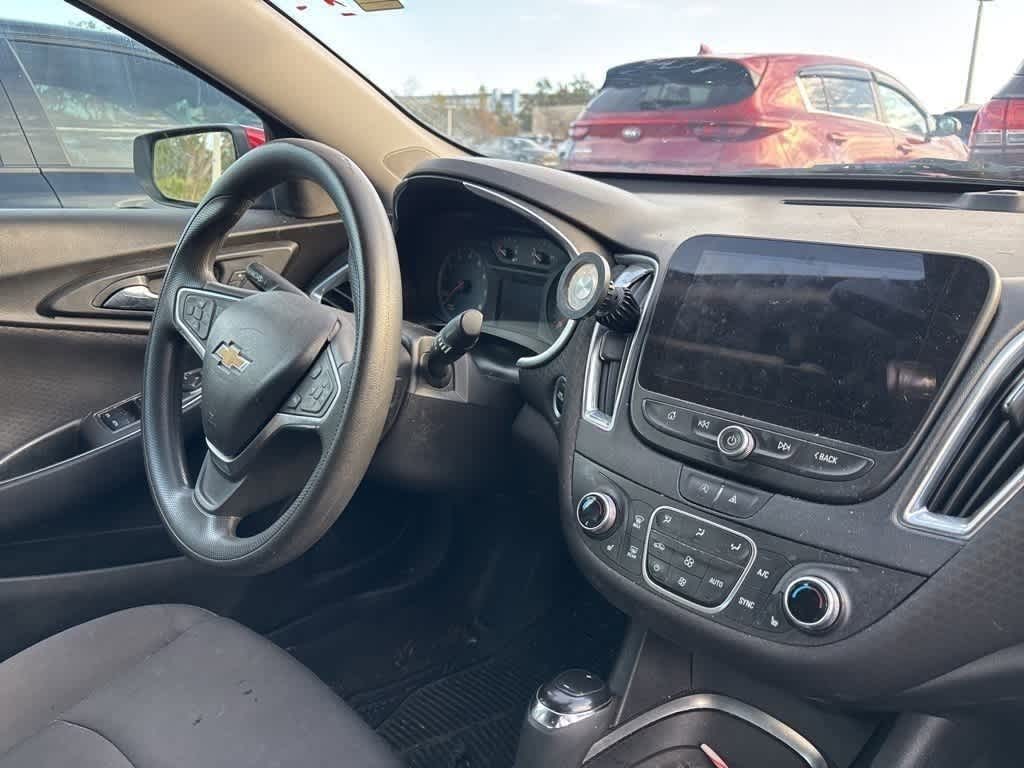 Thumbnail: 2020 Chevrolet Malibu - 6