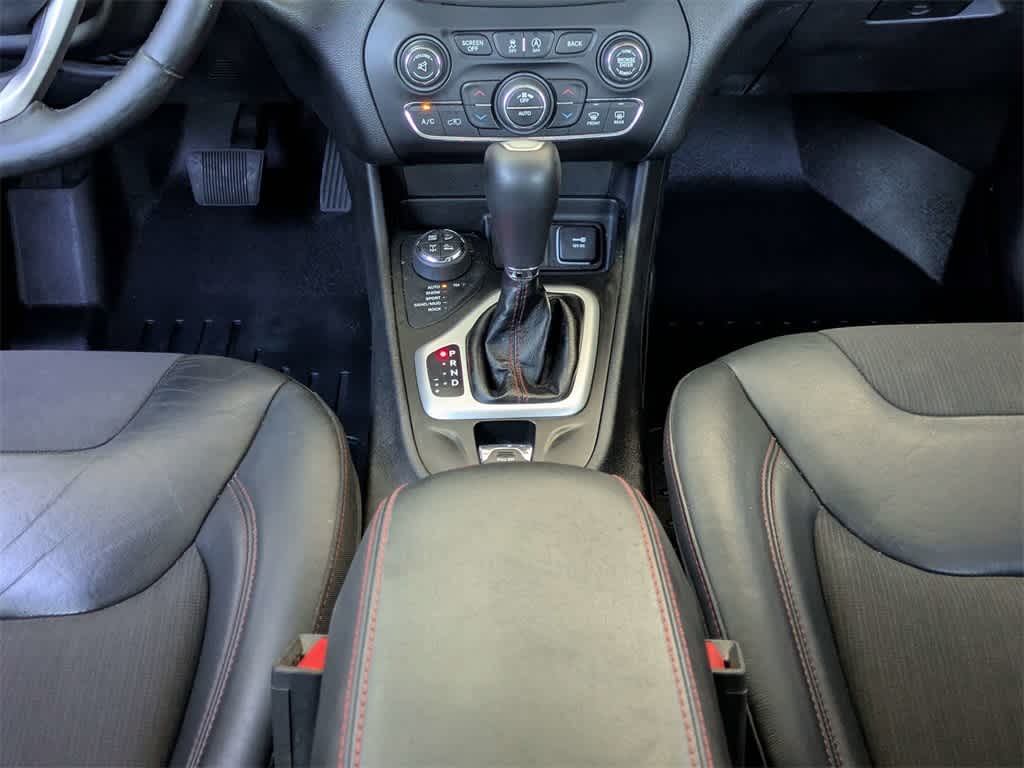 Thumbnail: 2017 Jeep Cherokee - 24