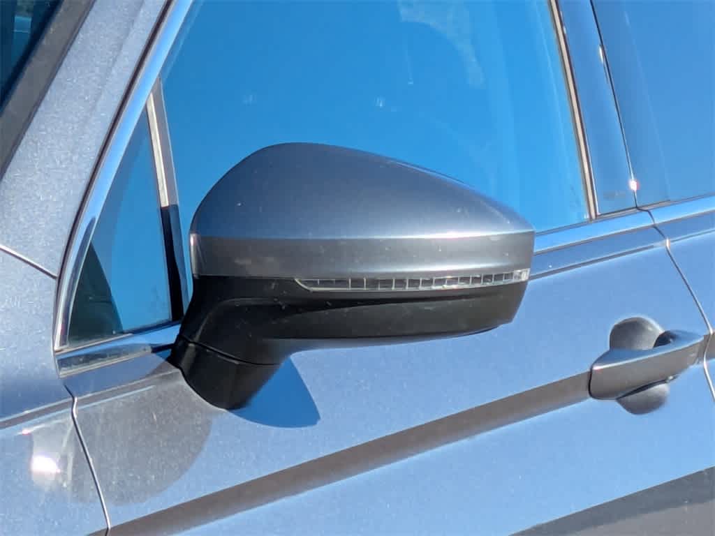 Thumbnail: 2021 Volkswagen Tiguan - 11