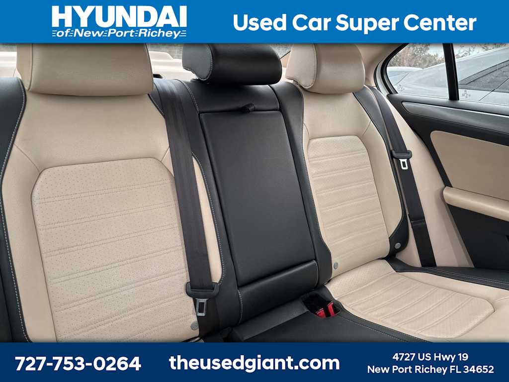 Thumbnail: 2013 Volkswagen Jetta - 10