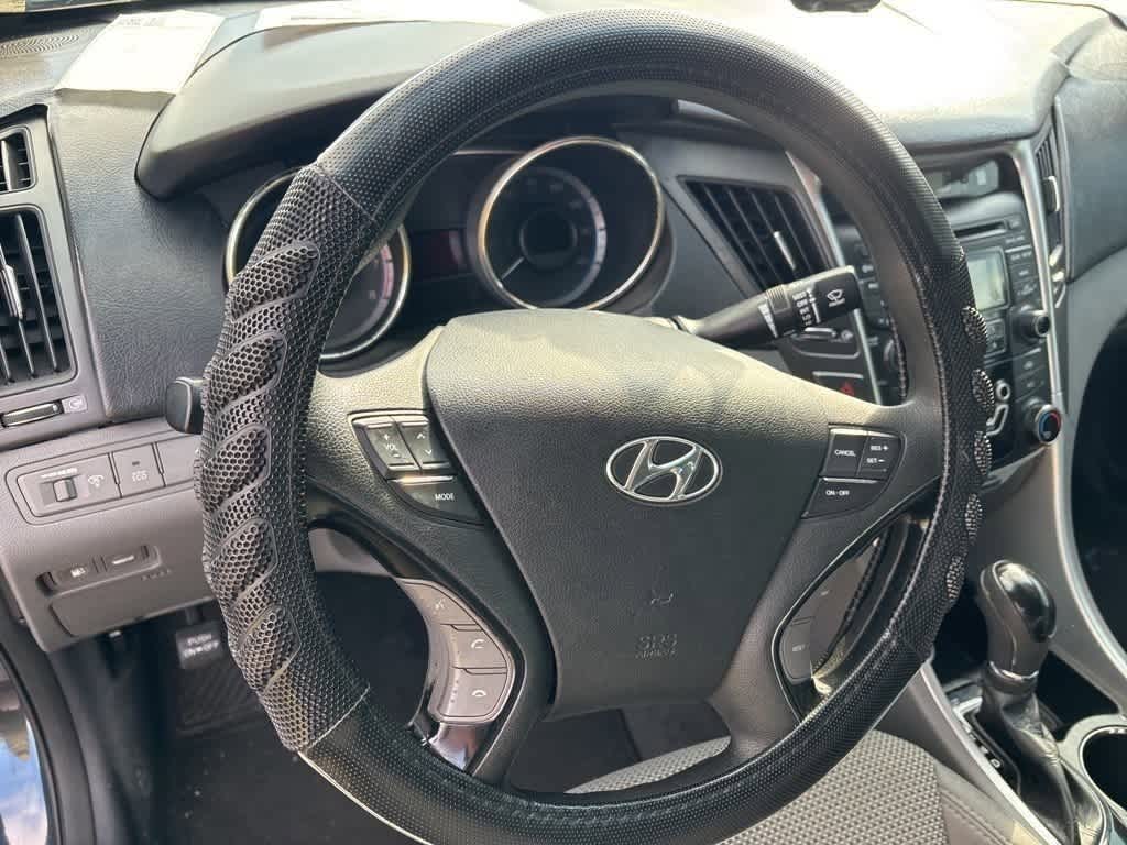 Thumbnail: 2013 Hyundai Sonata - 10