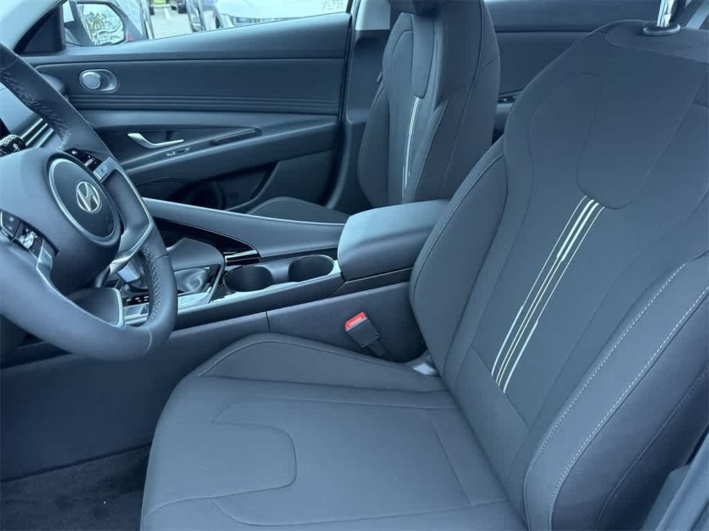 Thumbnail: 2025 Hyundai Elantra - 15