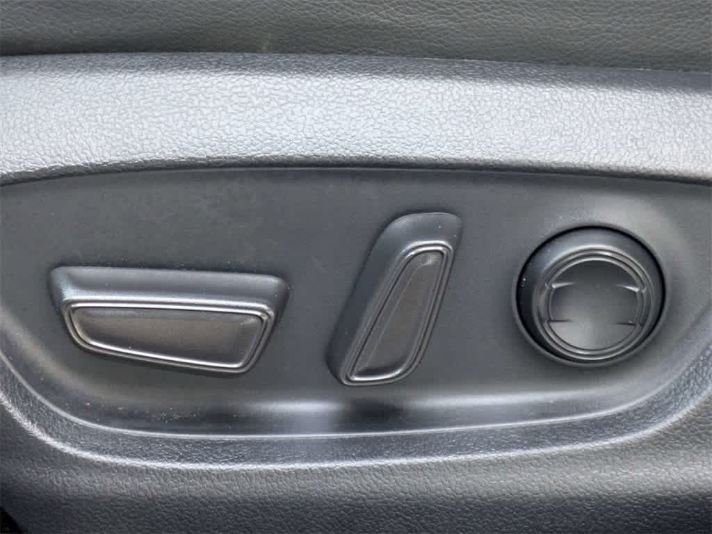 Thumbnail: 2023 Toyota Camry - 21