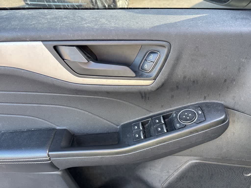 Thumbnail: 2022 Ford Escape - 9