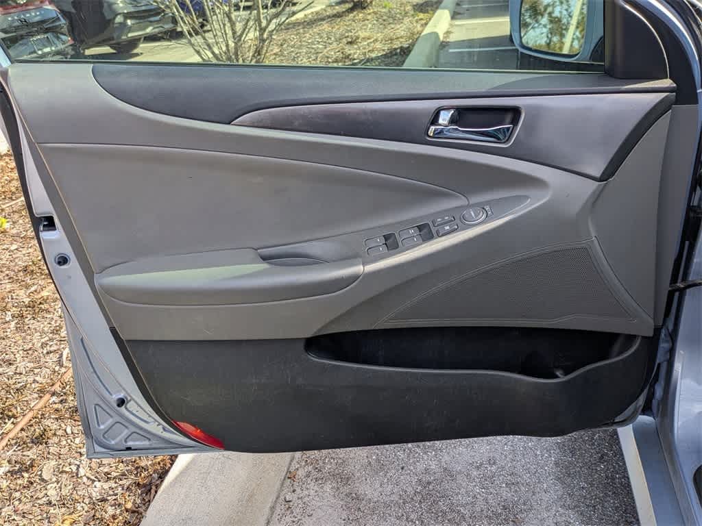 Thumbnail: 2012 Hyundai Sonata - 11