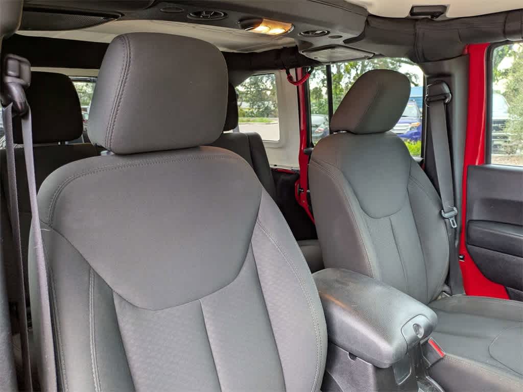 Thumbnail: 2015 Jeep Wrangler - 6