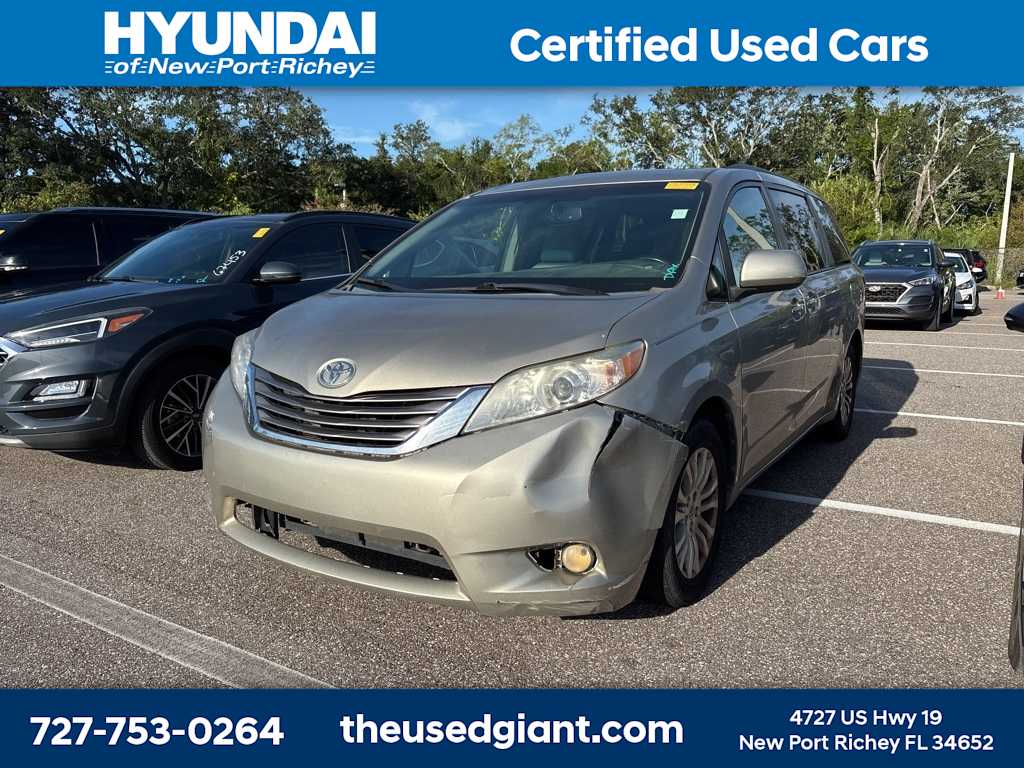 Thumbnail: 2015 Toyota Sienna - 1