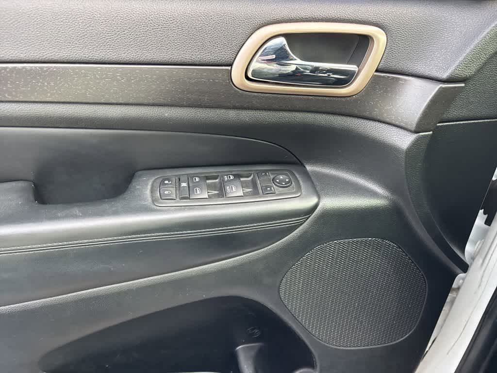 Thumbnail: 2015 Jeep Grand Cherokee - 10