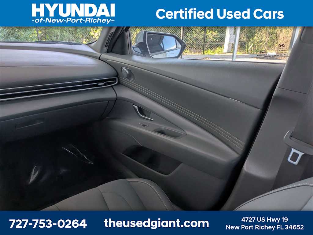 Thumbnail: 2022 Hyundai Elantra - 16