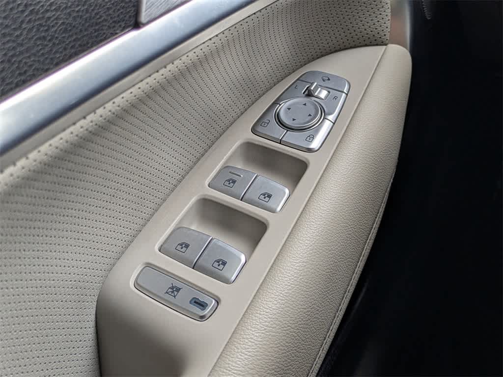 Thumbnail: 2020 Genesis G70 - 34