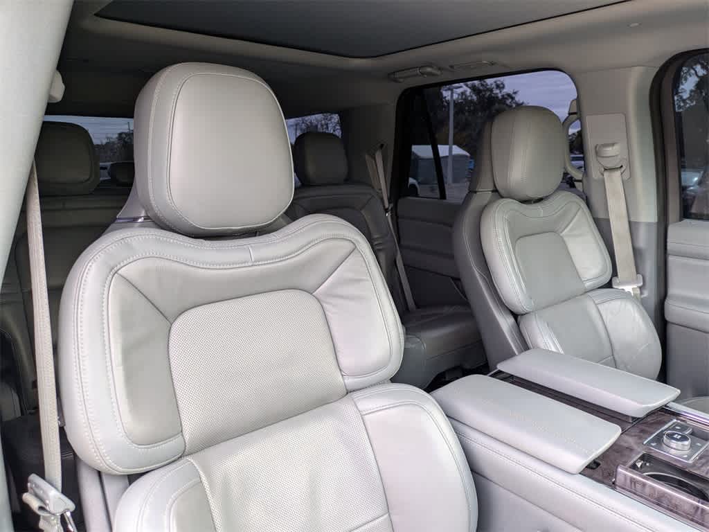 Thumbnail: 2020 Lincoln Navigator - 7