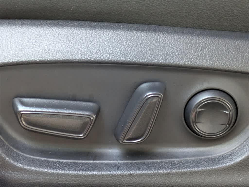 Thumbnail: 2023 Toyota Camry - 21