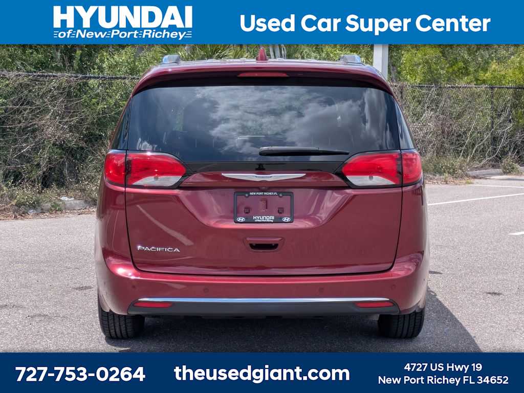 Thumbnail: 2017 Chrysler Pacifica - 4