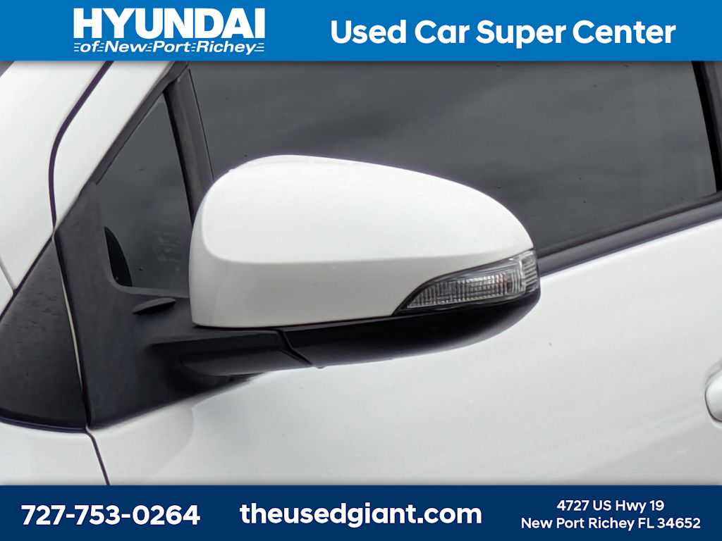 Thumbnail: 2018 Toyota Prius c - 11