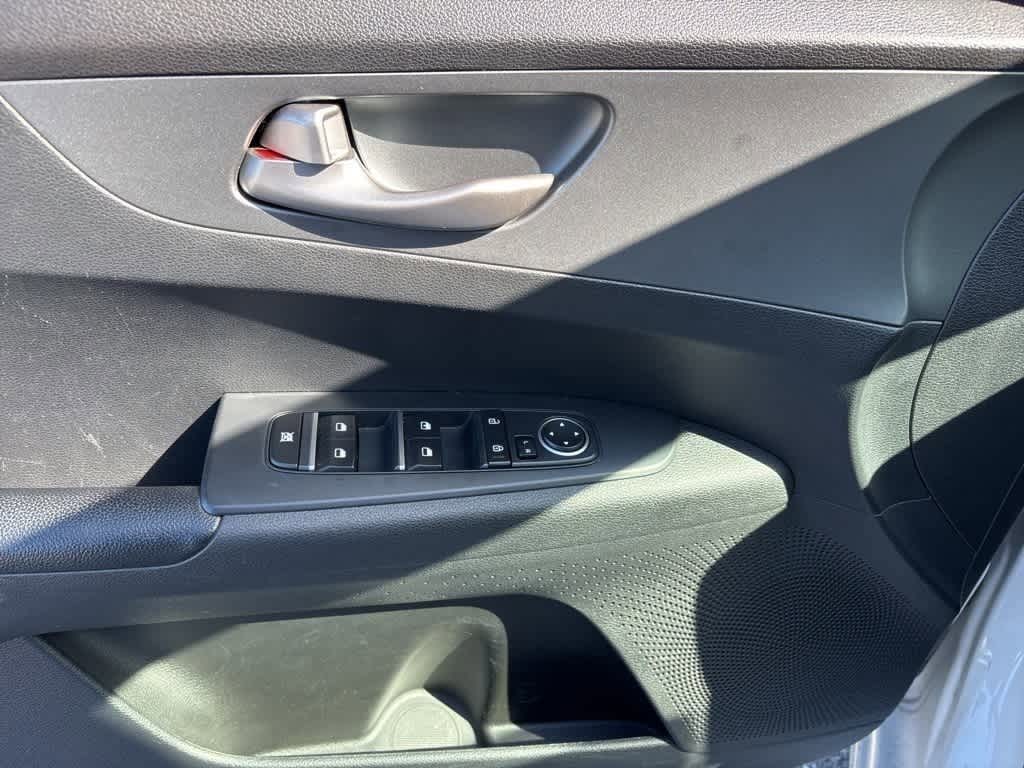 Thumbnail: 2021 Kia Forte - 9