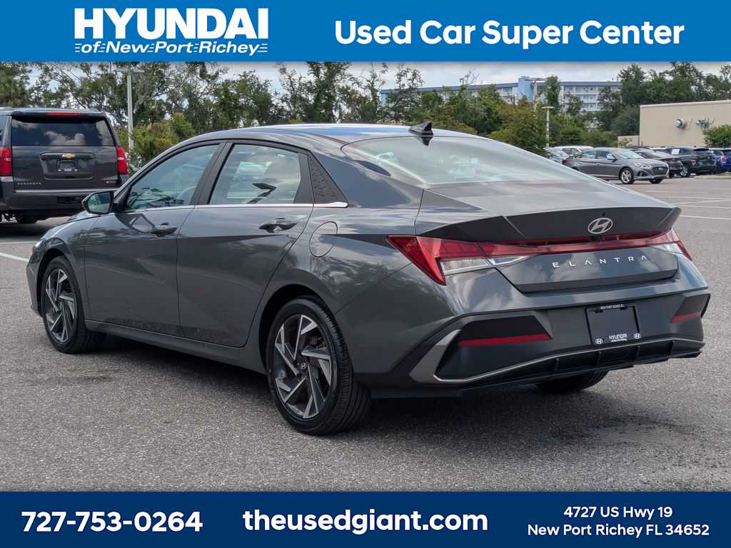 Thumbnail: 2024 Hyundai Elantra - 3