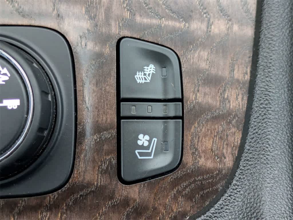 Thumbnail: 2023 GMC Acadia - 37