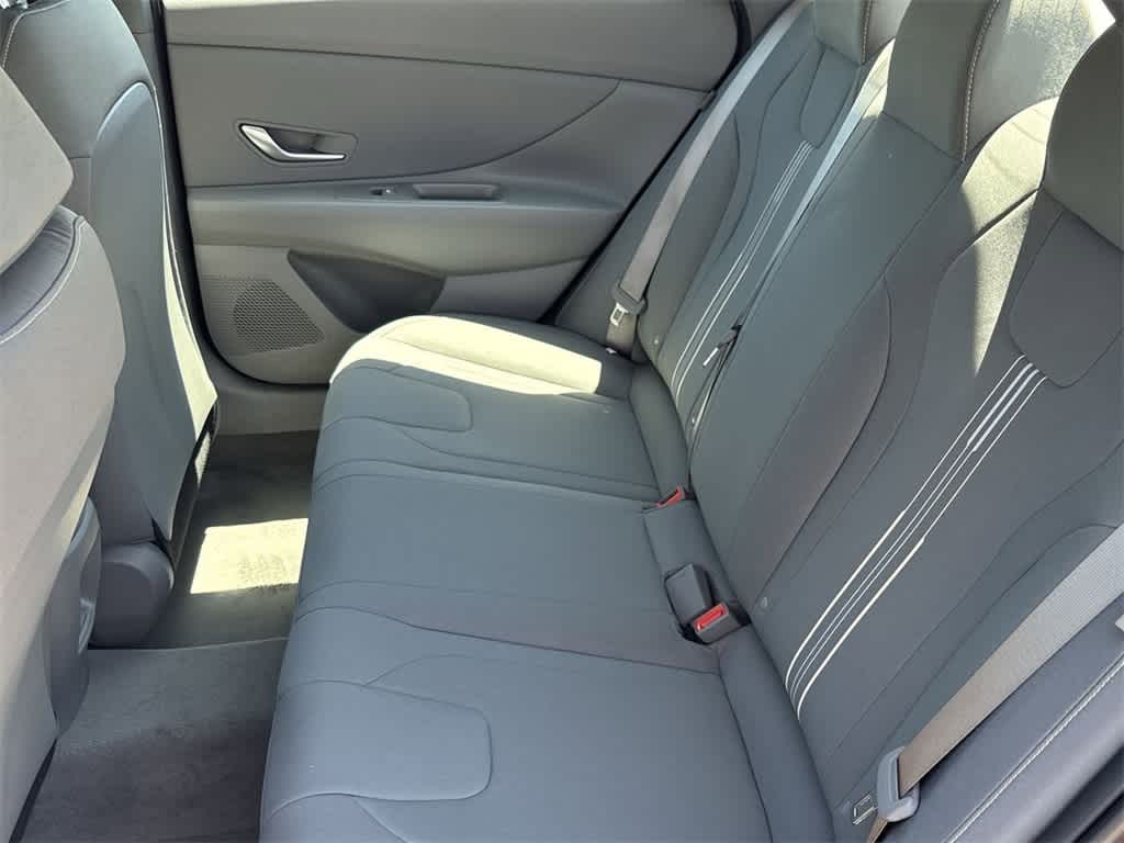 2025 Hyundai Elantra Sport 17