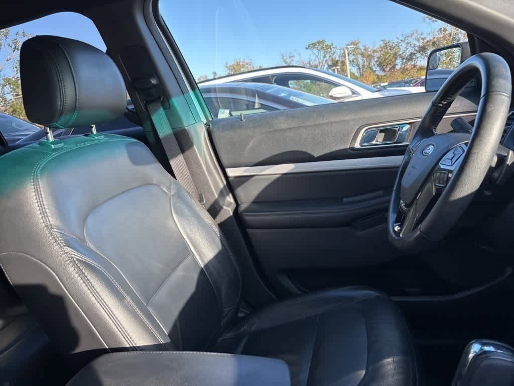 Thumbnail: 2016 Ford Explorer - 9