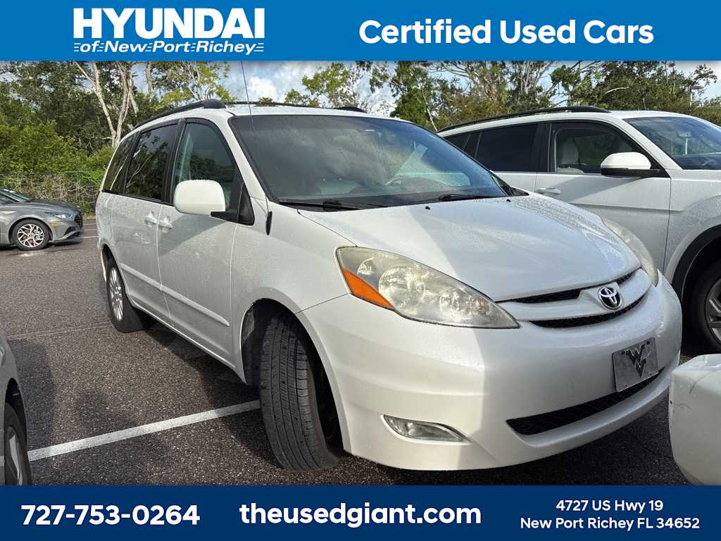 Thumbnail: 2009 Toyota Sienna - 4