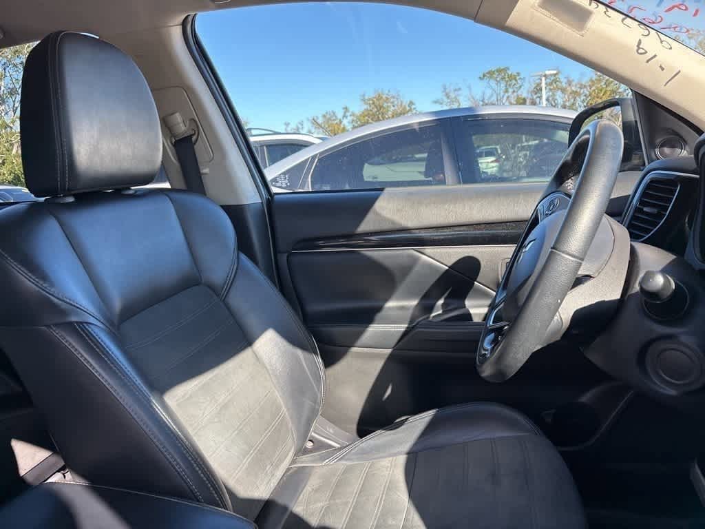 Thumbnail: 2020 Mitsubishi Outlander - 8