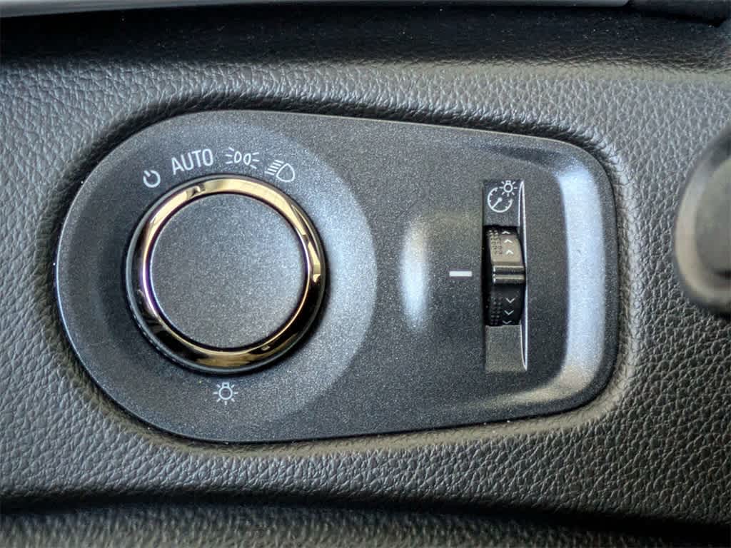 Thumbnail: 2015 Cadillac SRX - 30