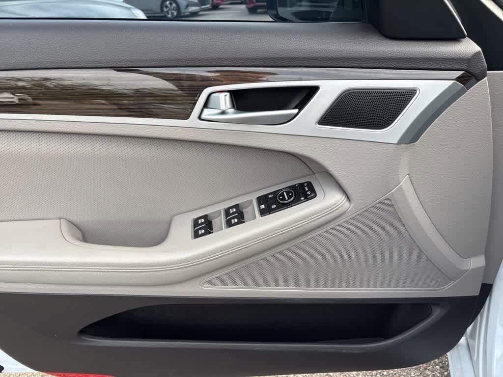 Thumbnail: 2015 Hyundai Genesis - 10