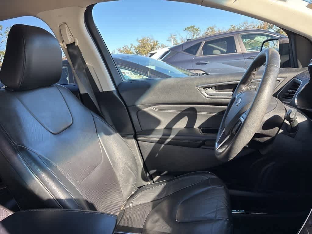 Thumbnail: 2020 Ford Edge - 8