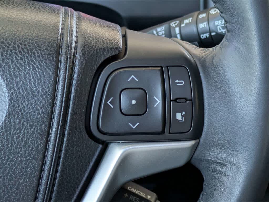 Thumbnail: 2014 Toyota Highlander - 37