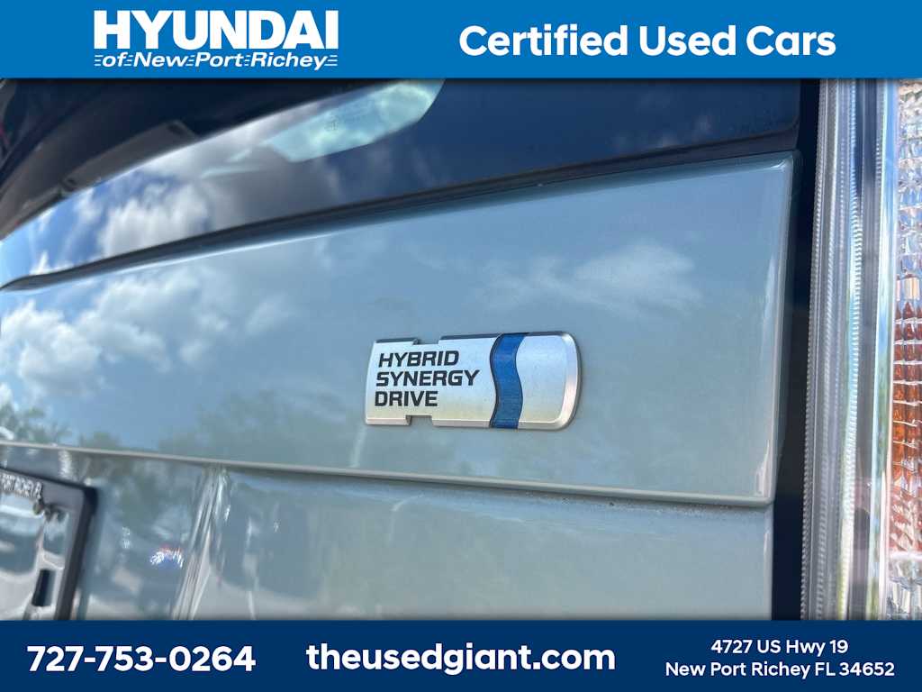 Thumbnail: 2015 Toyota Prius - 9