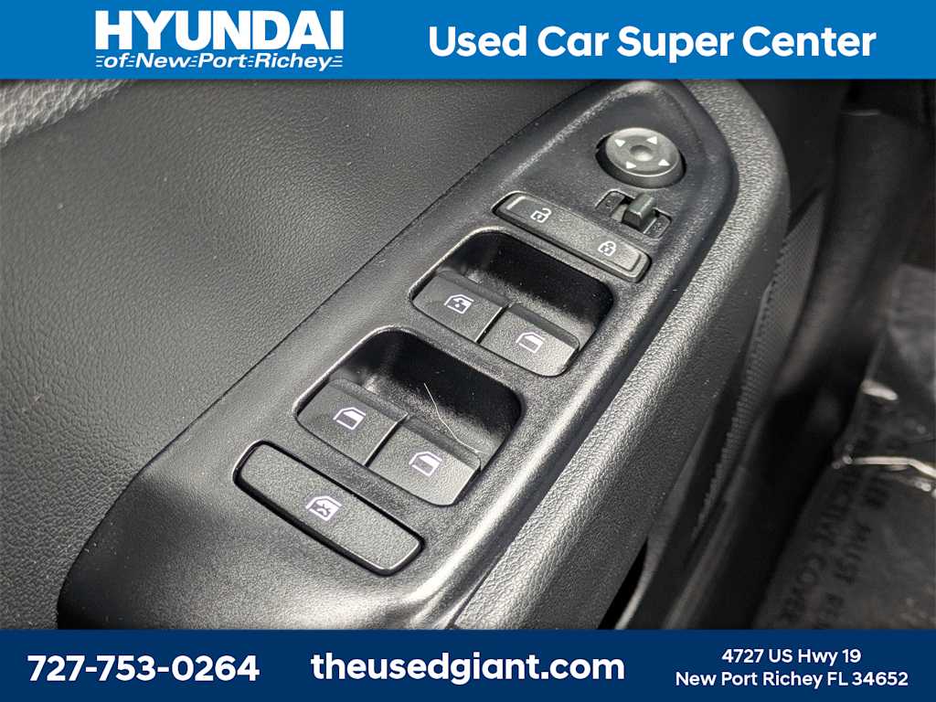 Thumbnail: 2023 Hyundai Venue - 25