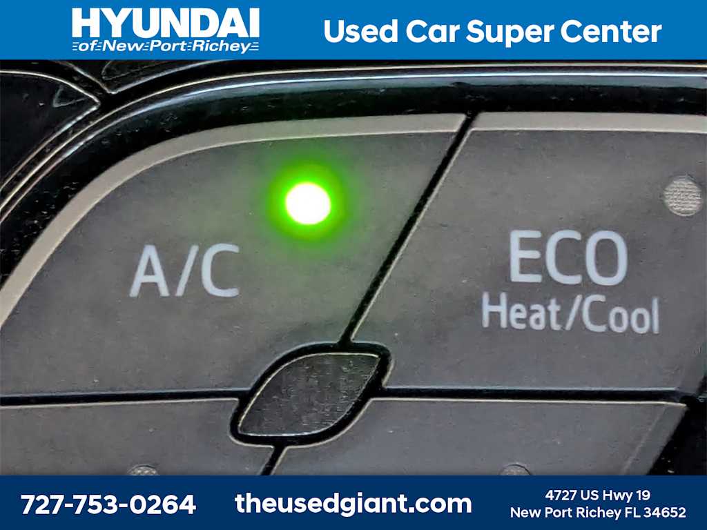 Thumbnail: 2018 Toyota C-HR - 23