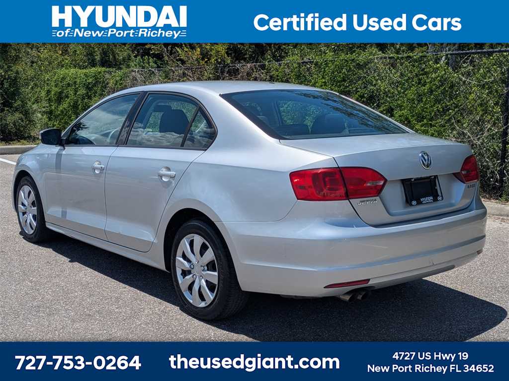 Thumbnail: 2011 Volkswagen Jetta - 3