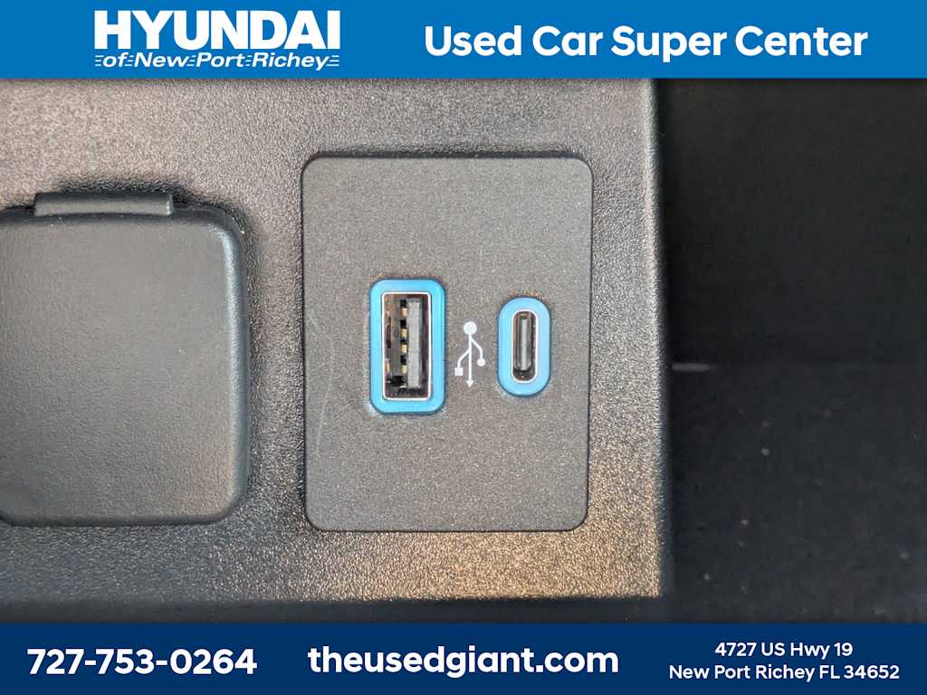 Thumbnail: 2021 Ford Explorer - 31