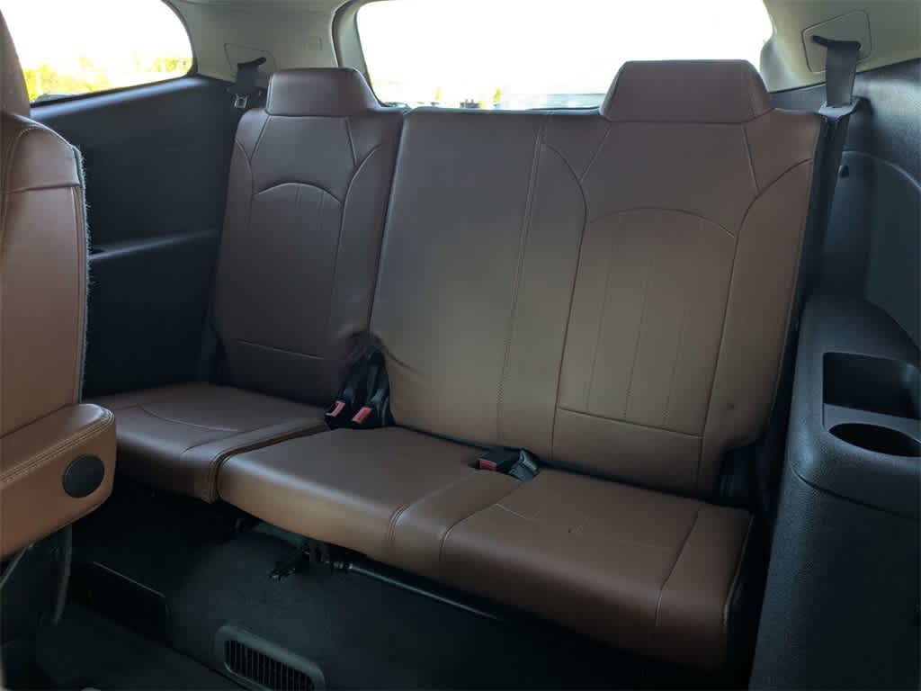 Thumbnail: 2017 Chevrolet Traverse - 16