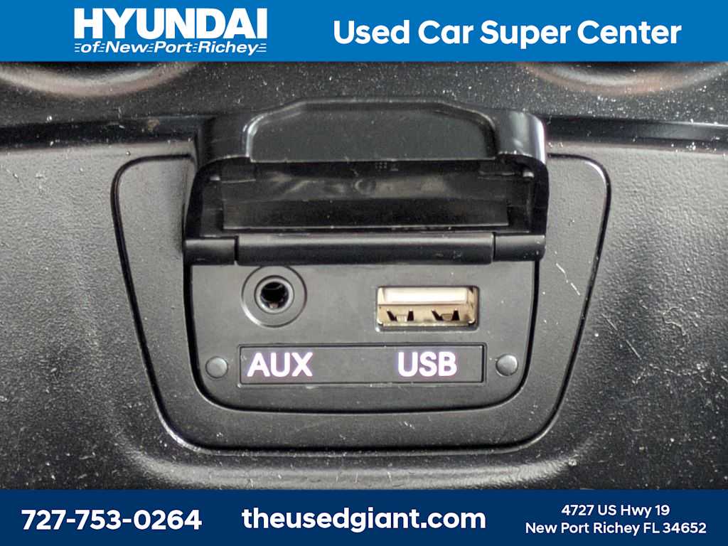 Thumbnail: 2015 Hyundai Santa Fe - 24