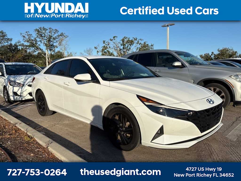 Thumbnail: 2022 Hyundai Elantra - 4