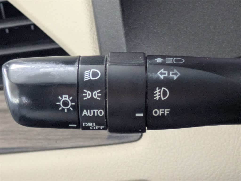 Thumbnail: 2015 Toyota Sienna - 35