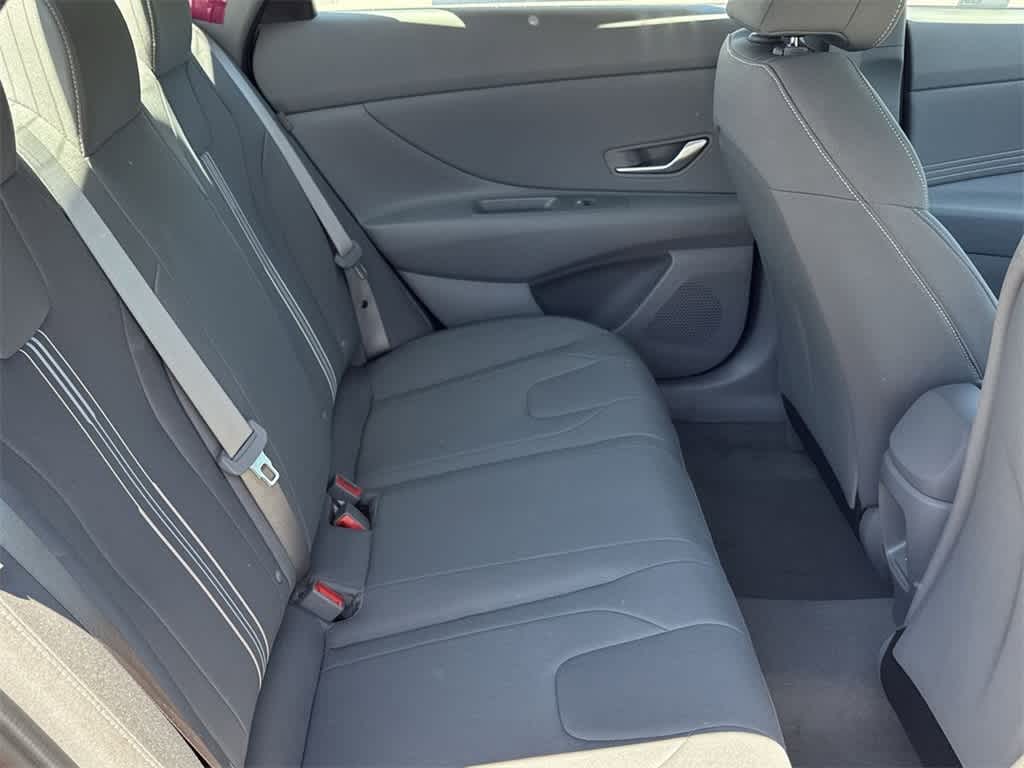2025 Hyundai Elantra Sport 18