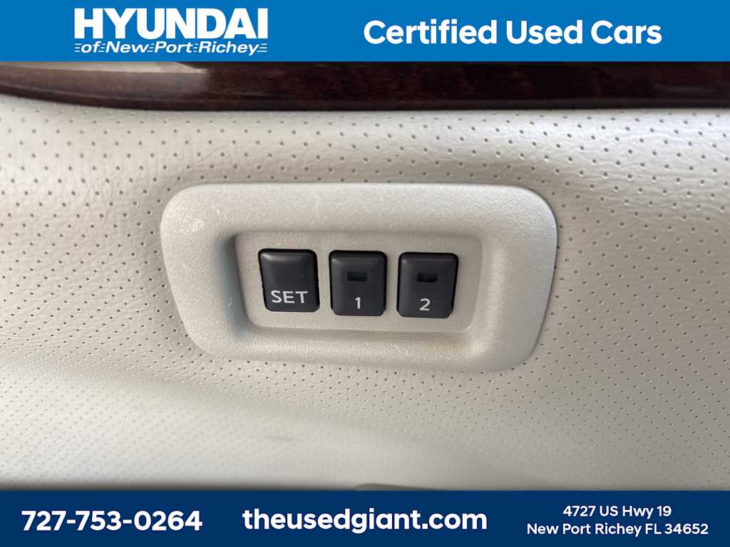 Thumbnail: 2012 Nissan Quest - 21