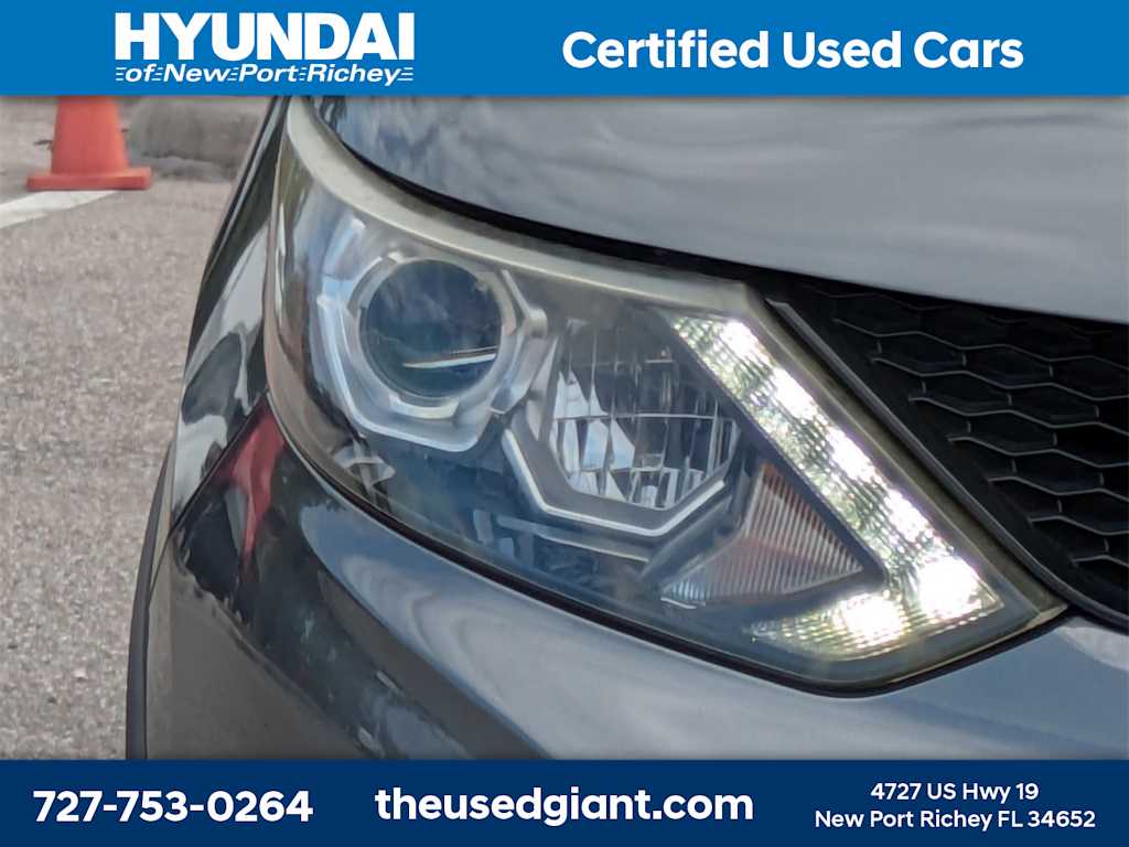 Thumbnail: 2018 Nissan Rogue Sport - 9